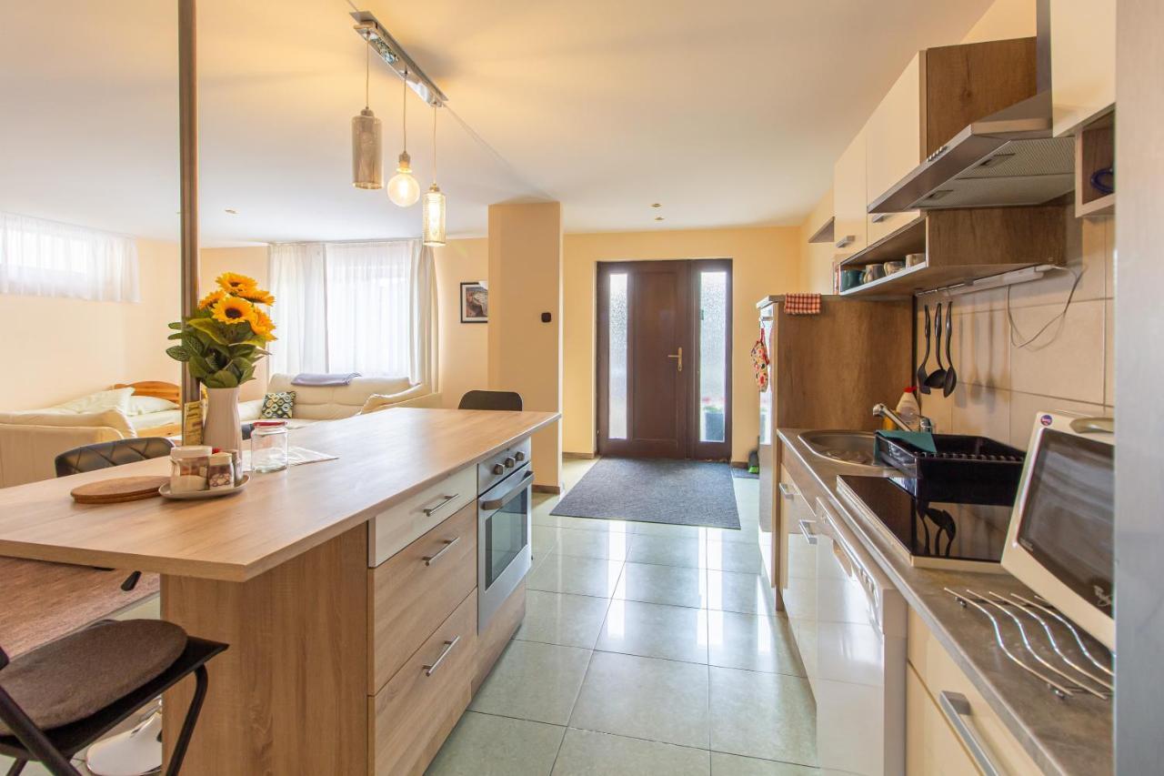 Deli Terasz B Apartman Free Parking, Self-Check-In Anytime Ráb Exteriér fotografie