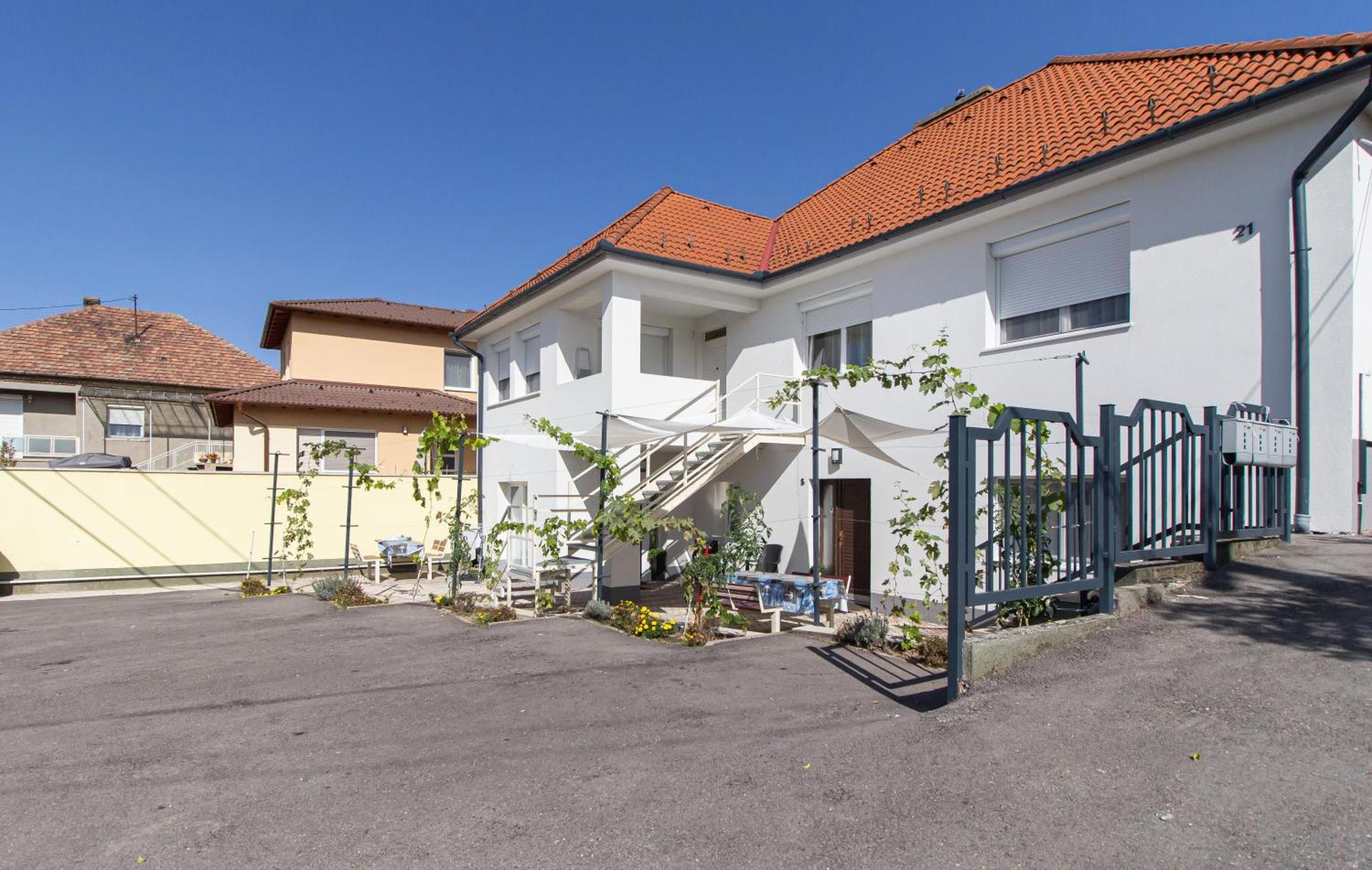 Deli Terasz B Apartman Free Parking, Self-Check-In Anytime Ráb Exteriér fotografie